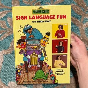 Sesame Street Sign Language Fun Book - Yellow and Red